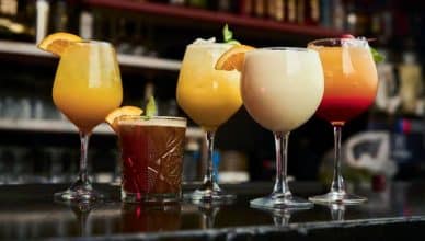 Mamut presenta su carta de coctelería y mocktelería